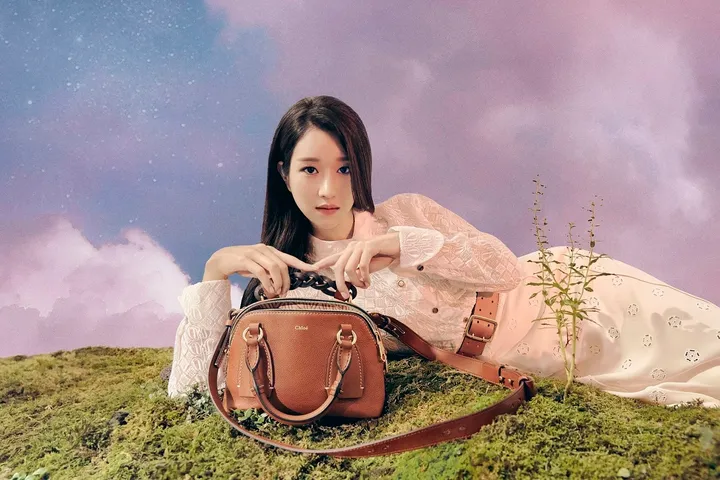 Chloé 隨便一擺,就是年輕熟女衣櫃裡的的青春史