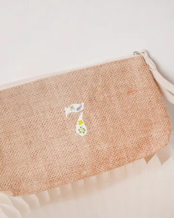 Jute — Natural fiber texture, warm and simple.